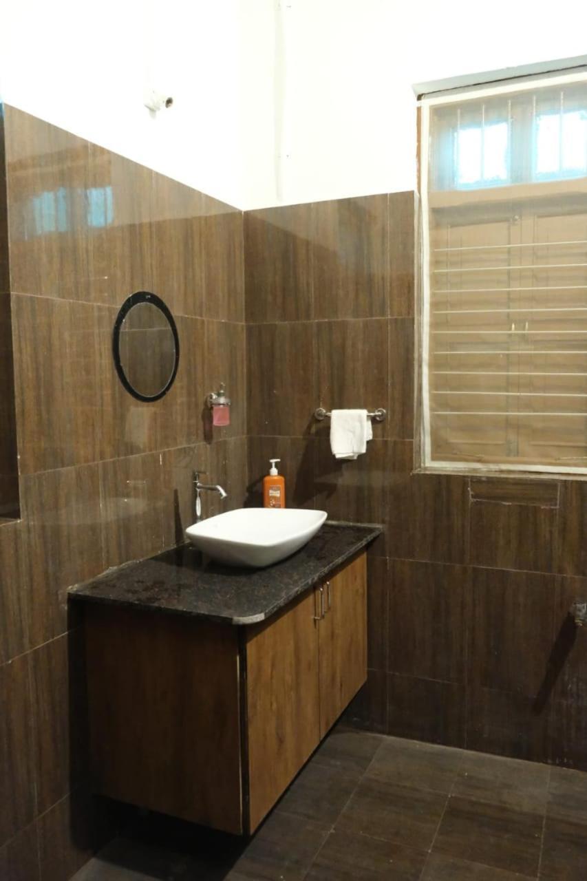 Hotel Ashirwad Dzsunagadh Kültér fotó