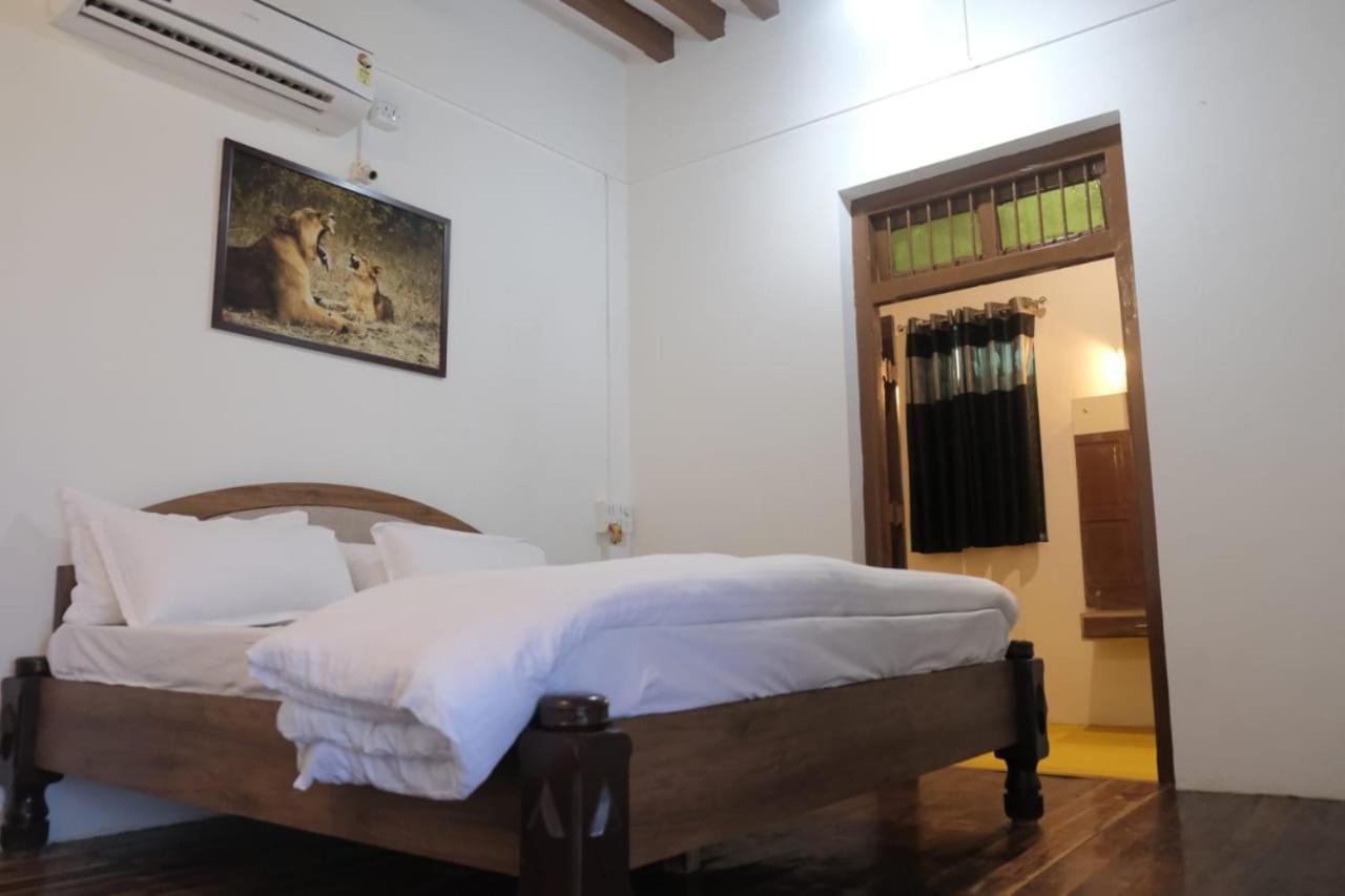 Hotel Ashirwad Dzsunagadh Kültér fotó