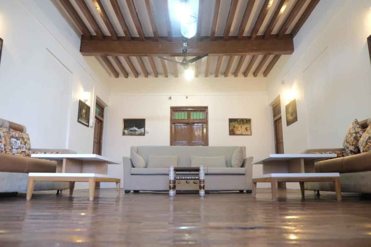 Hotel Ashirwad Dzsunagadh Kültér fotó