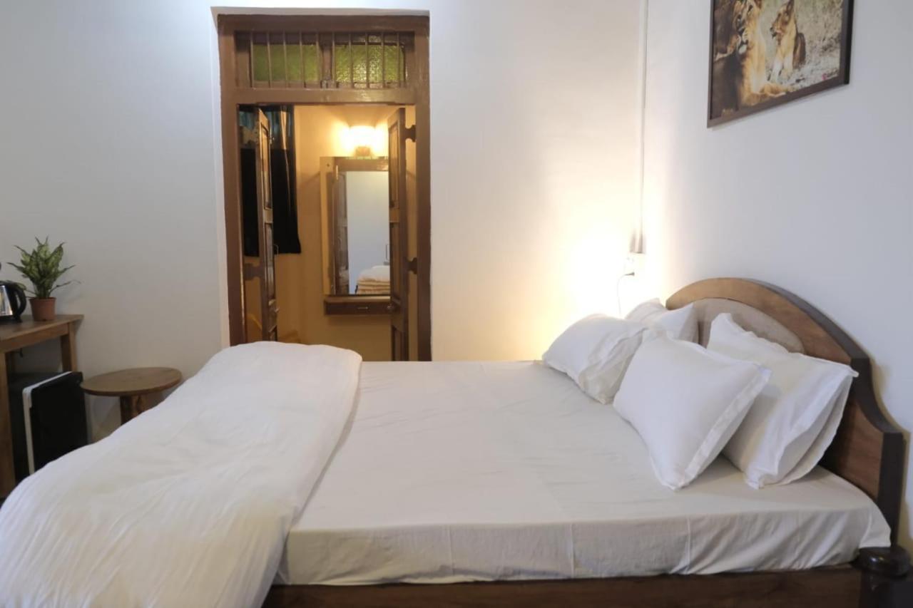 Hotel Ashirwad Dzsunagadh Kültér fotó